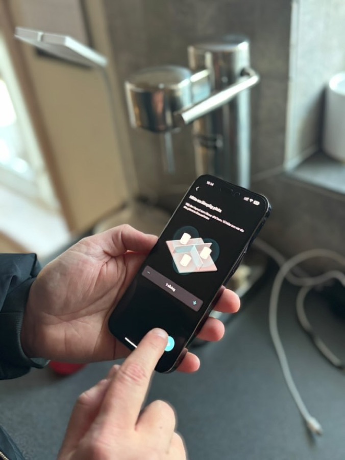 Deco-appen som visar mesh-systemet i mobilen